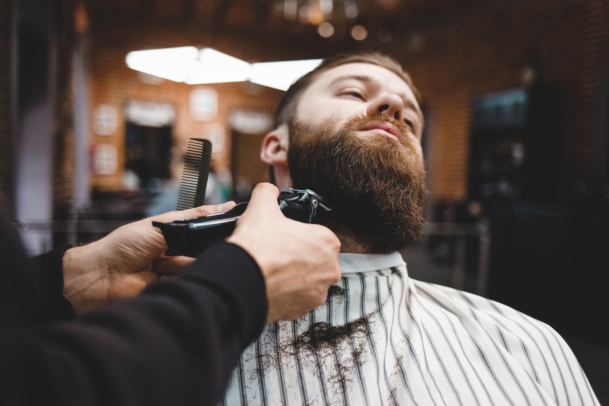 barber-cuts-beard-to-a-brutal-guy.jpg